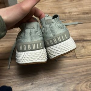 Hardly ever worn no bull running sneaker